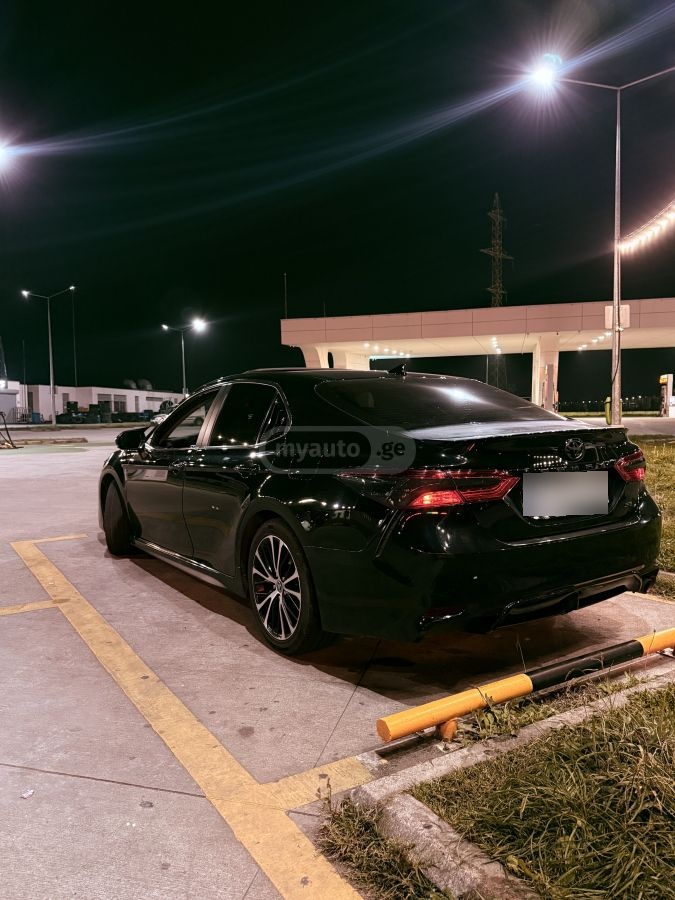 Toyota Camry 2020 — photo 2