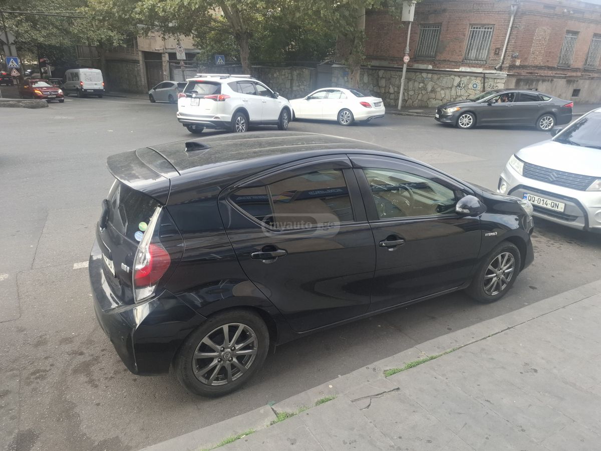 Toyota Aqua 2018 — photo 2