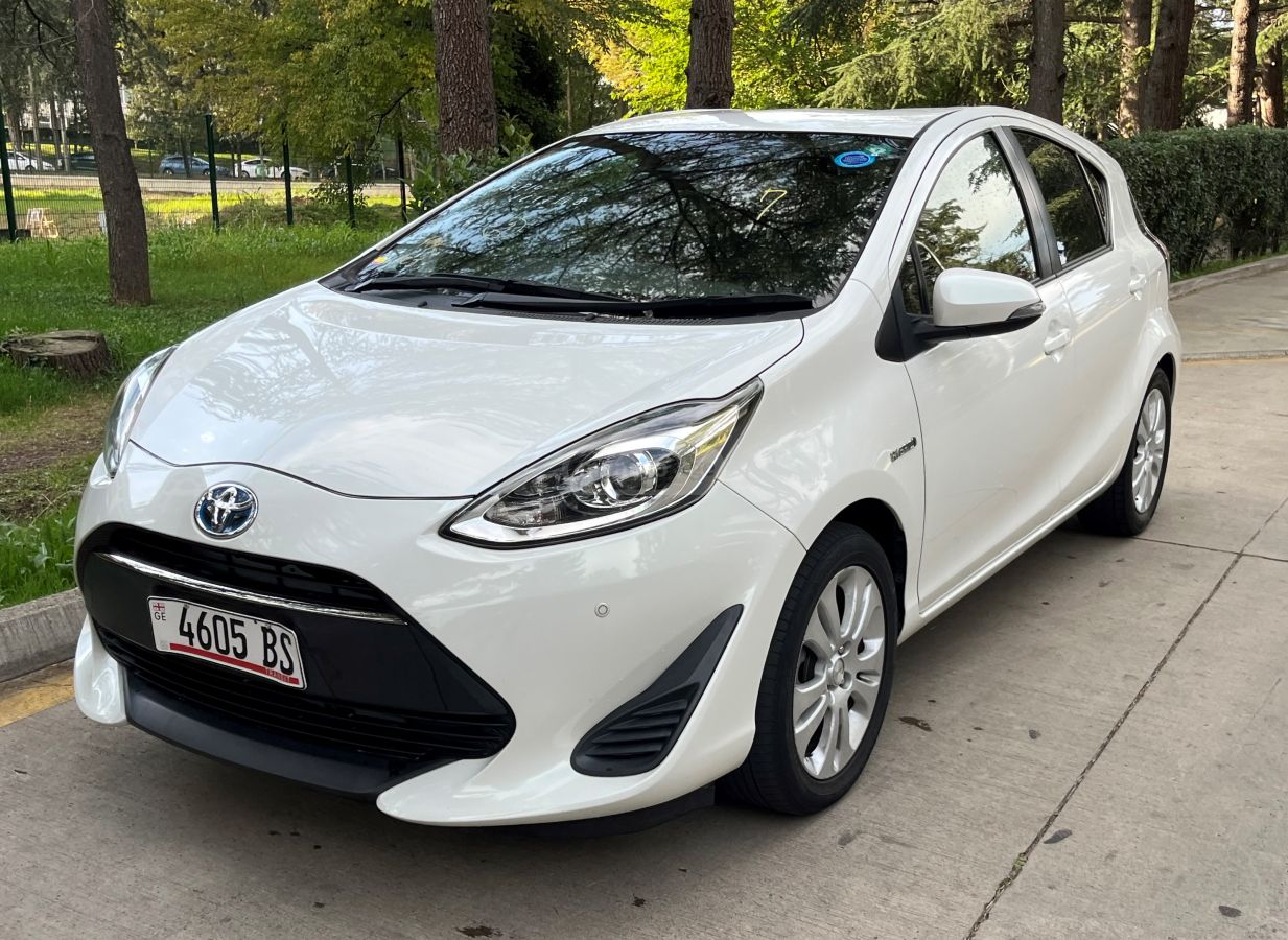 Toyota Aqua 2018 — photo 2