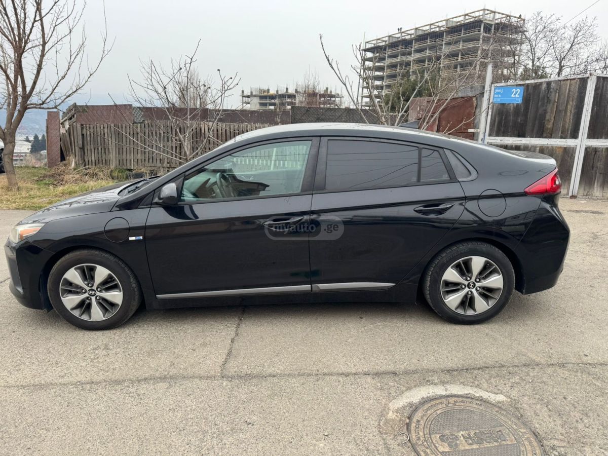 Hyundai Ioniq 2018 — photo 2