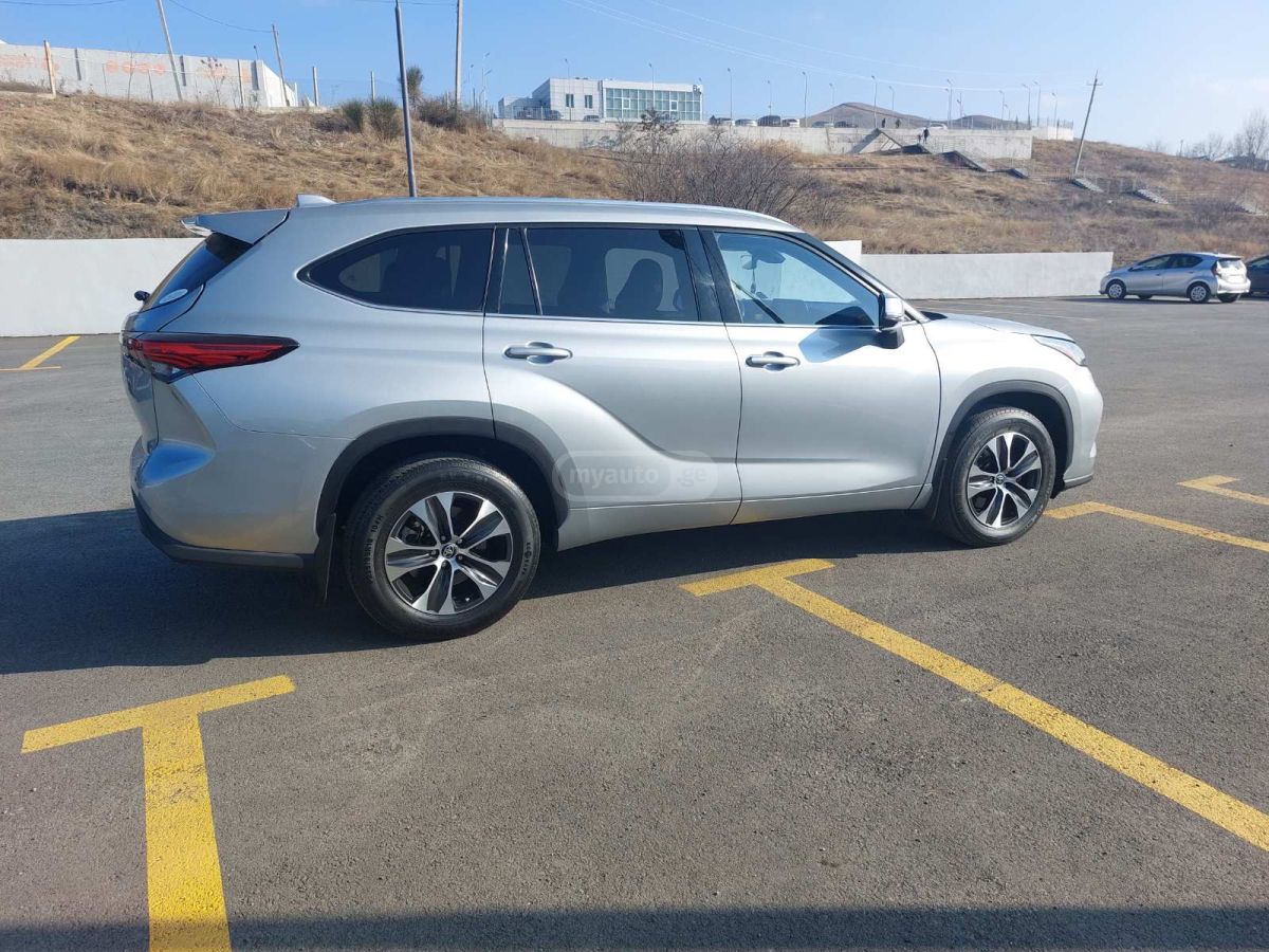 Toyota Highlander 2020 — photo 2