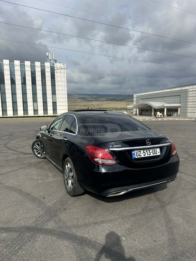 Mercedes-Benz C 300 2018 — photo 2
