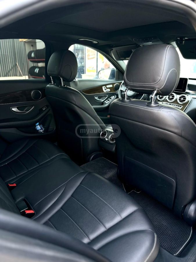 Mercedes-Benz C 300 2011 — photo 2