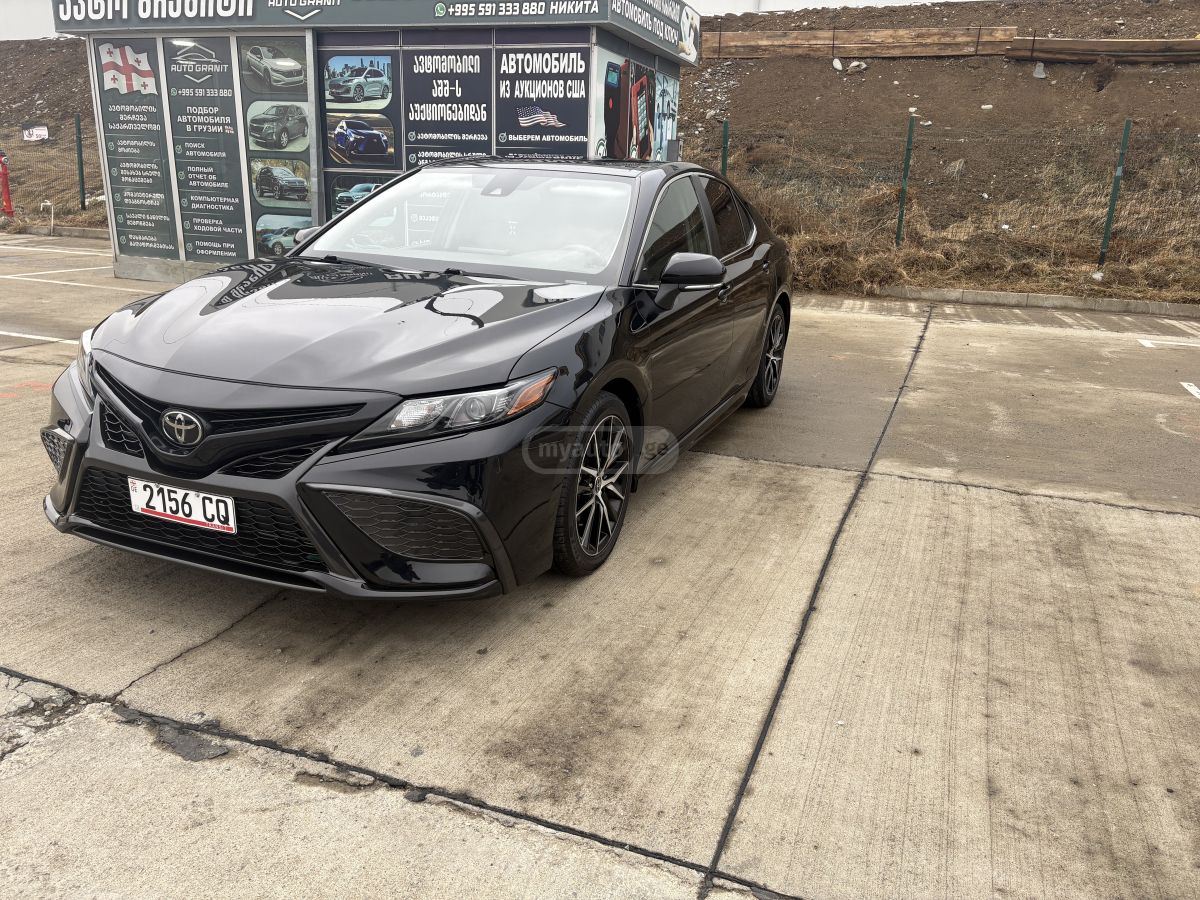 Toyota Camry 2022 — photo 2