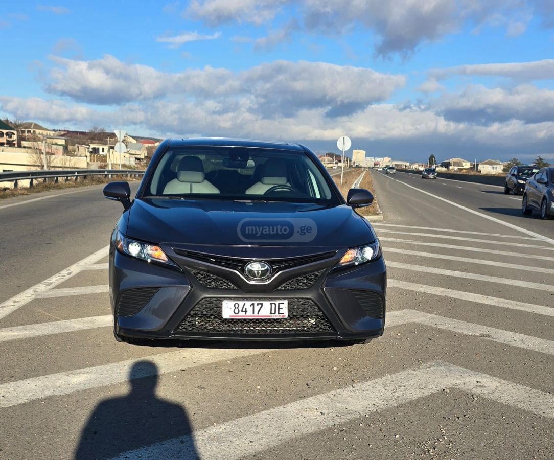 Toyota Camry 2019 — photo 2
