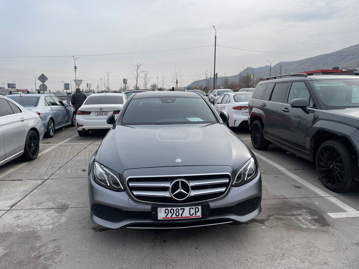 Mercedes-Benz E 220 2017 — photo 2