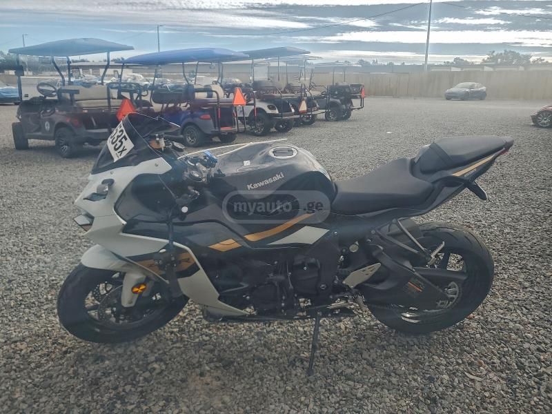 Kawasaki ZX-6 Ninja 2026 — photo 2