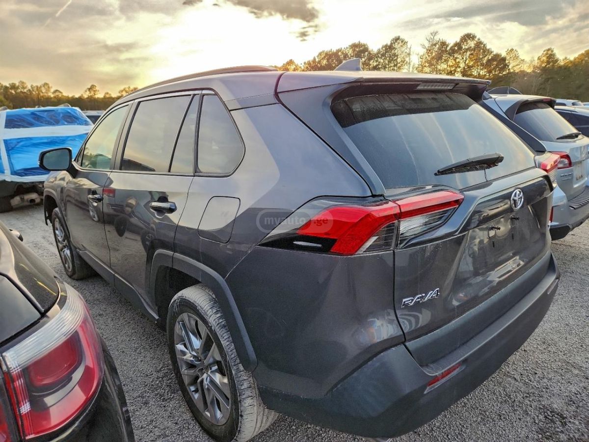 Toyota RAV 4 2021 — photo 2