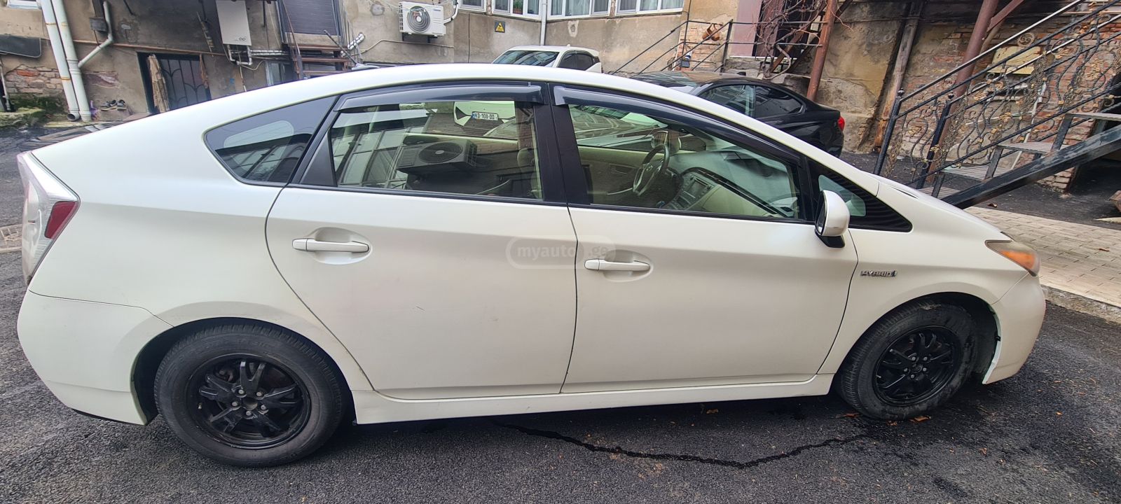 Toyota Prius 2012 — photo 2