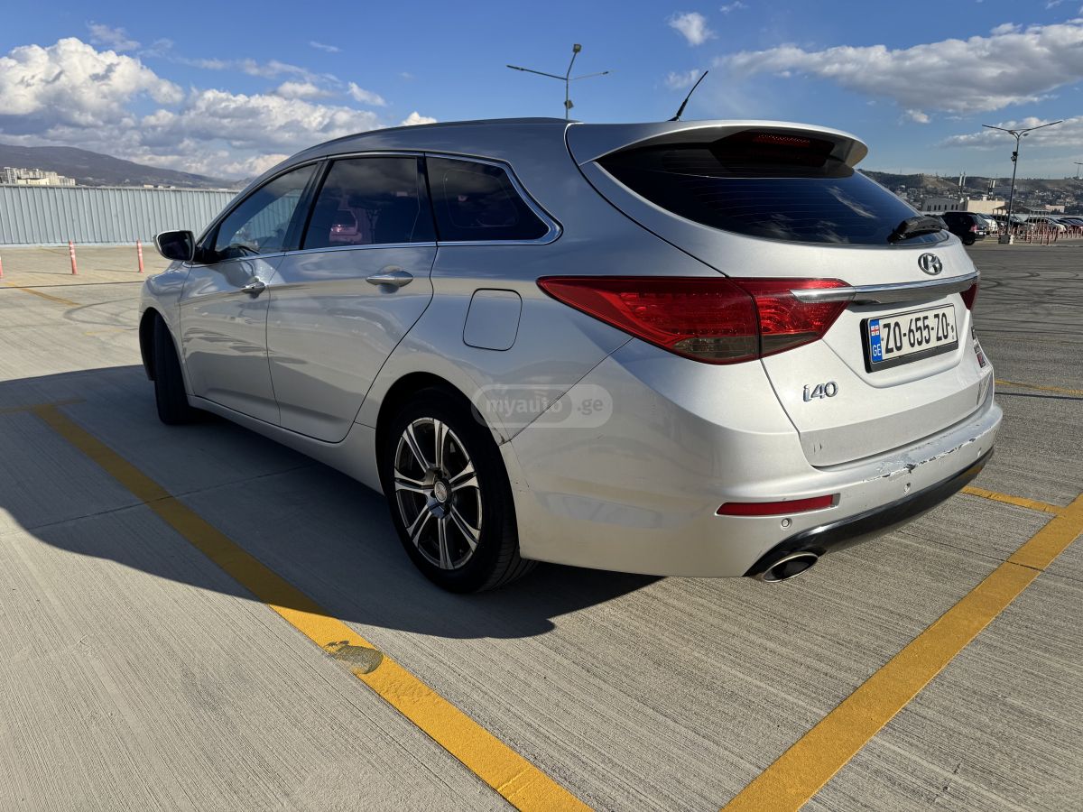 Hyundai i 40 2011 — photo 2