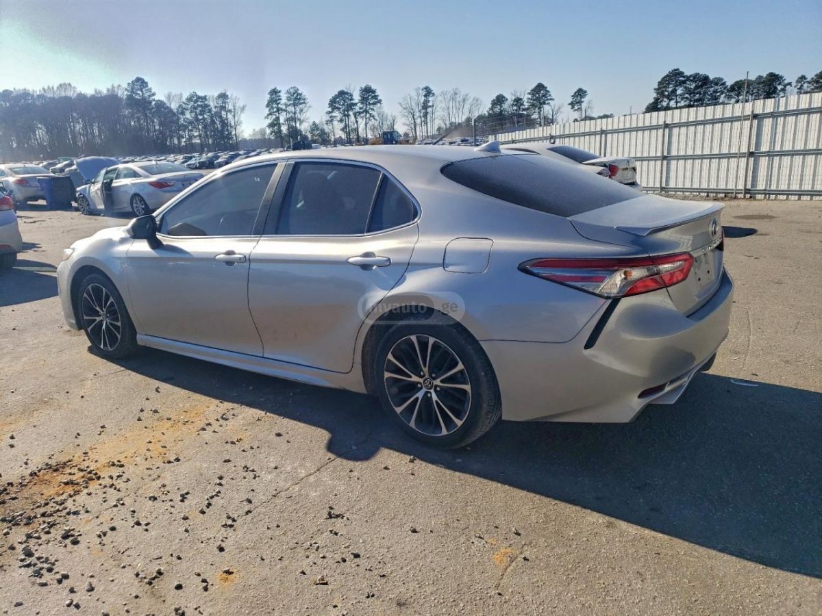 Toyota Camry 2019 — photo 2