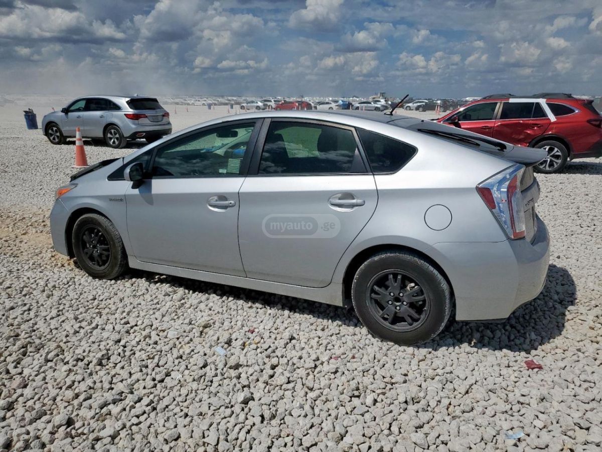 Toyota Prius 2014 — photo 2