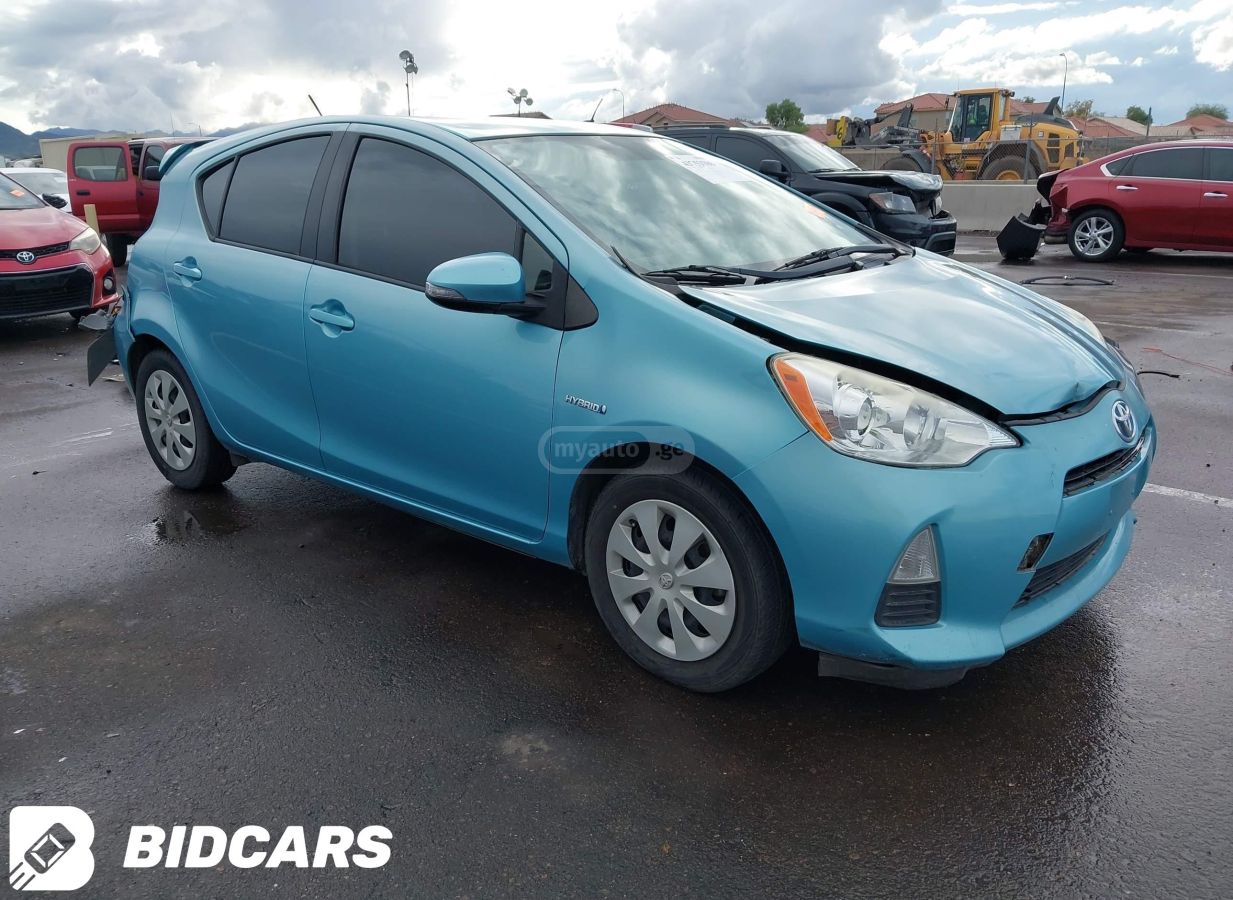 Toyota Prius C 2014 — photo 2