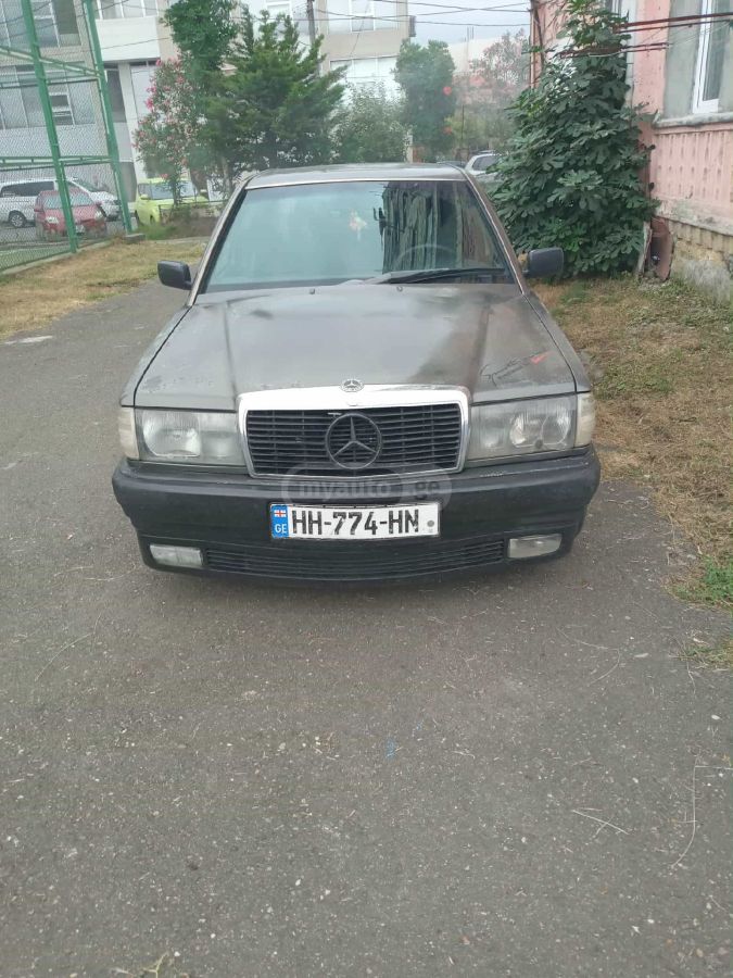 Mercedes-Benz E 190