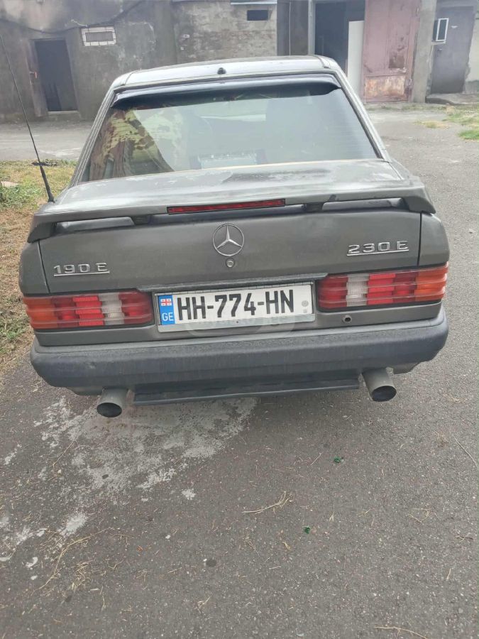 Mercedes-Benz E 190 1992 — photo 2