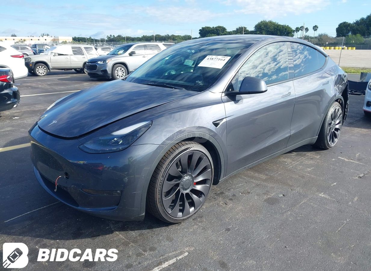 Tesla Model Y 2022 — photo 2