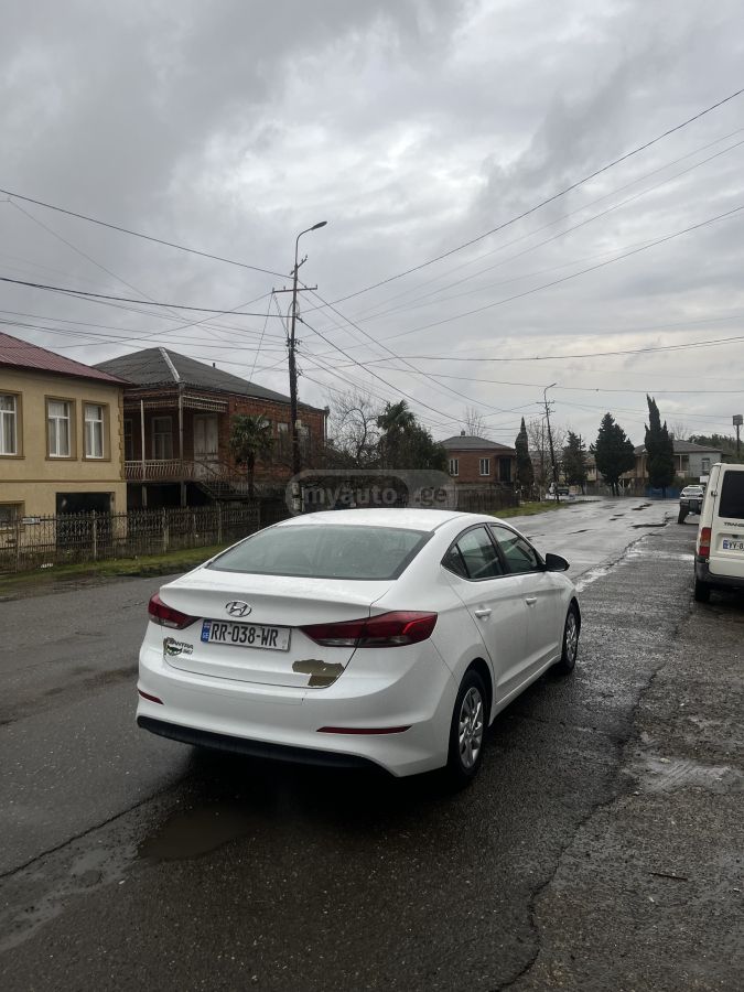 Hyundai Elantra 2018 — photo 2
