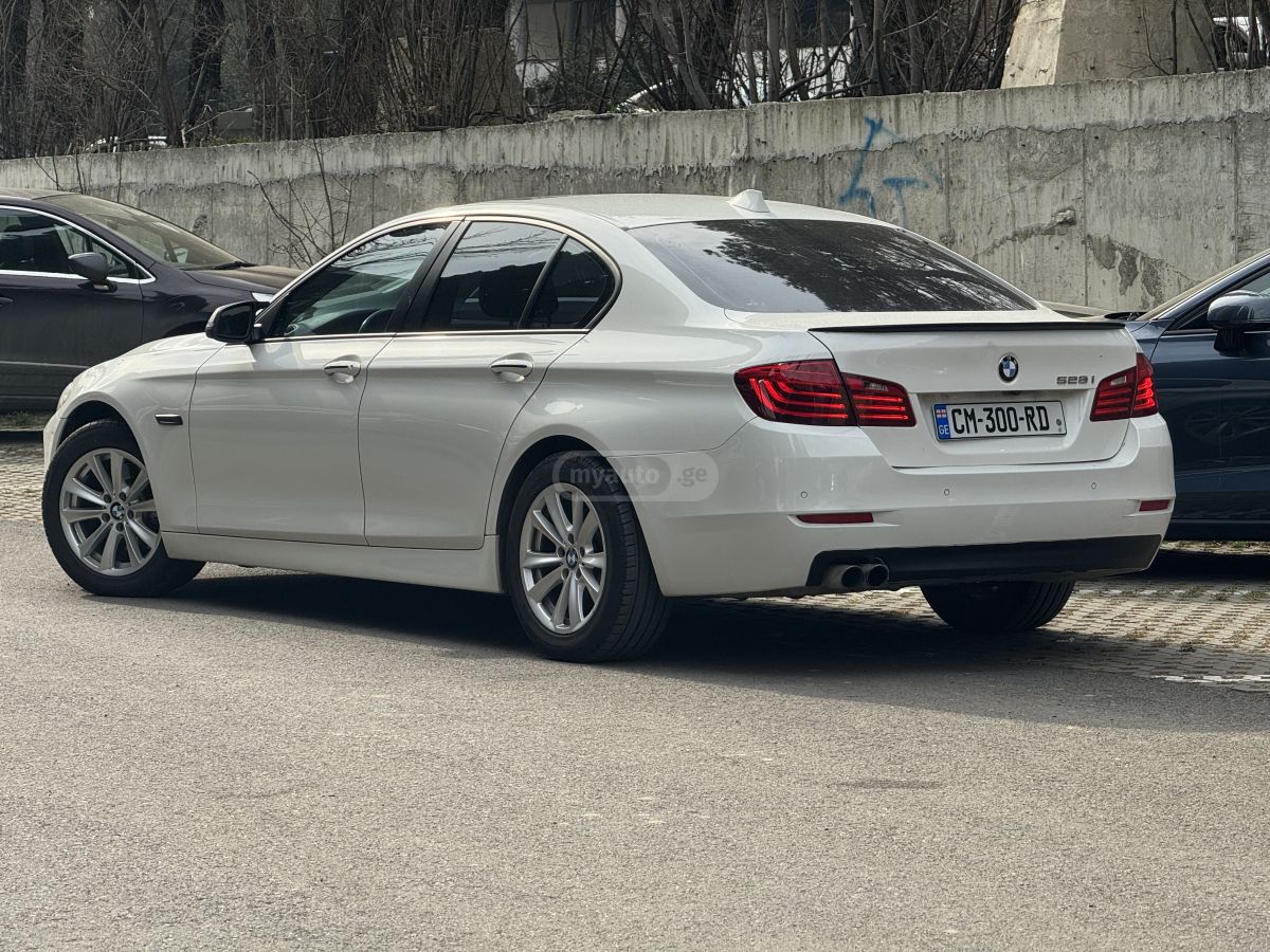 BMW 528 2015 — photo 2
