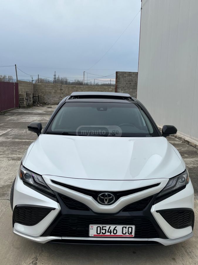 Toyota Camry 2022 — photo 2