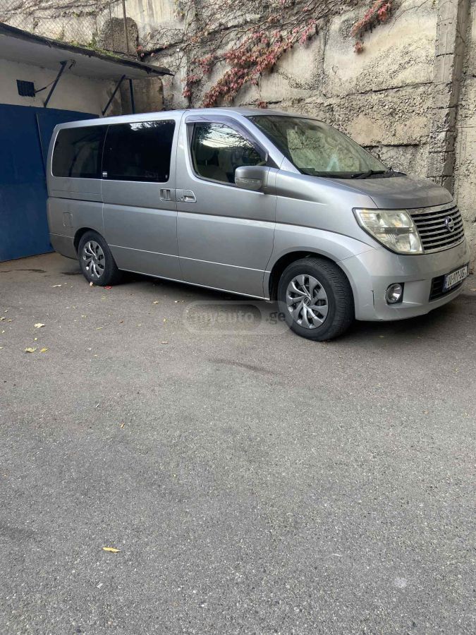 Nissan Elgrand 2007 — photo 2