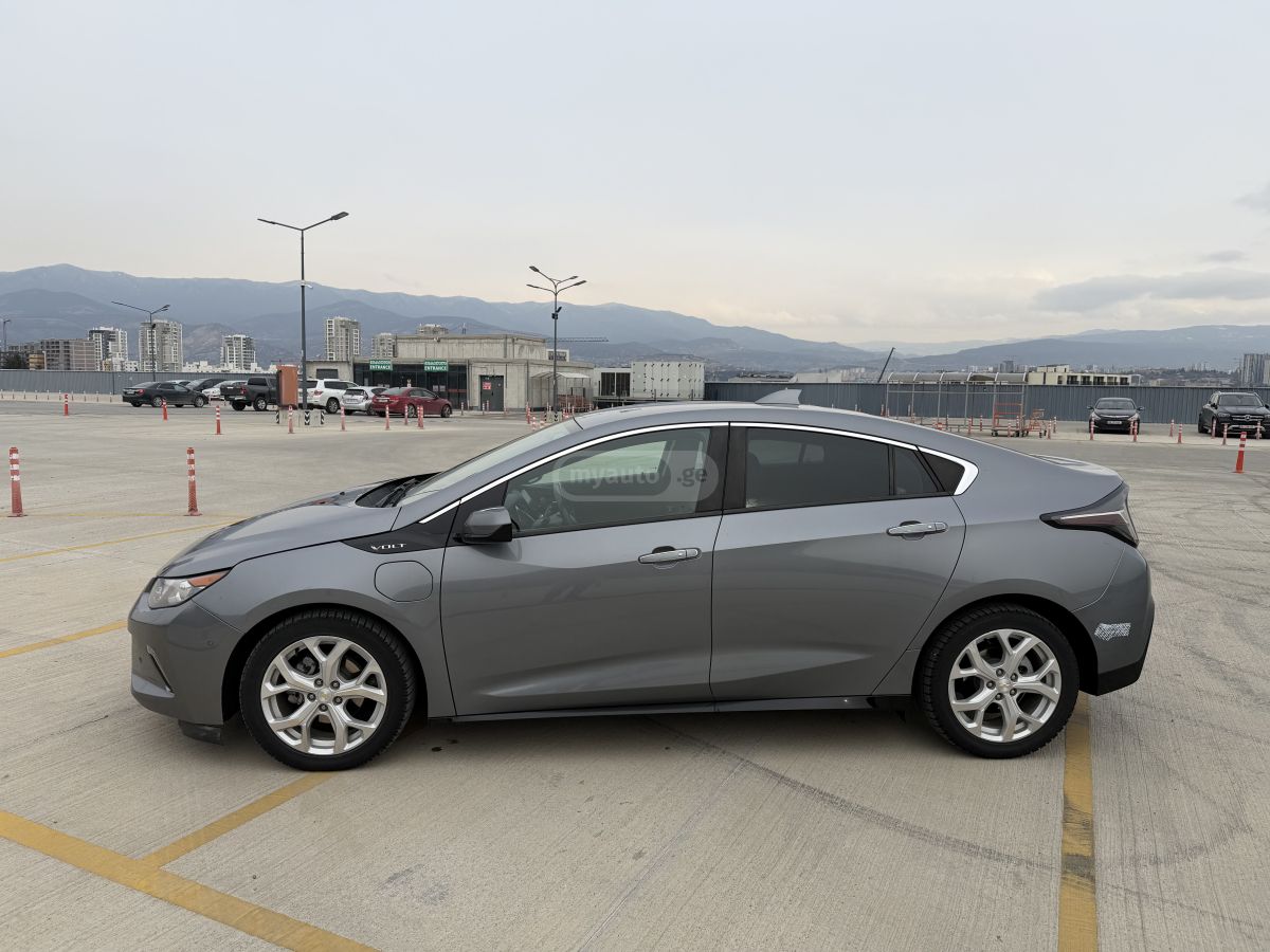 Chevrolet Volt 2018 — photo 2
