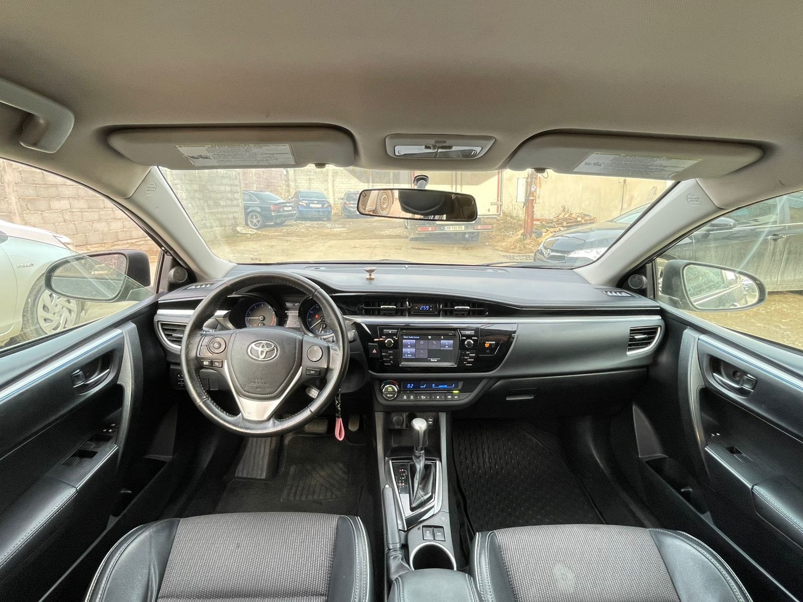 Toyota Corolla 2015 — photo 2