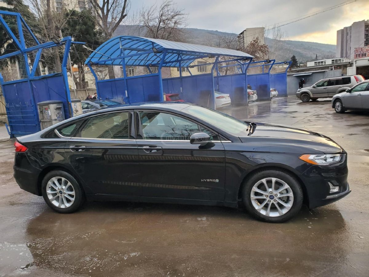Ford Fusion 2019 — photo 2