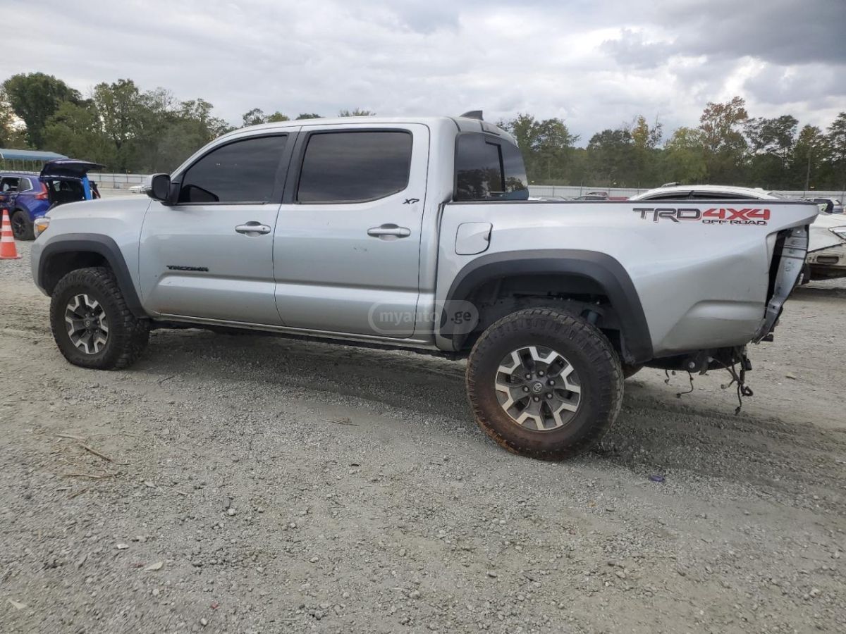 Toyota Tacoma 2023 — photo 2