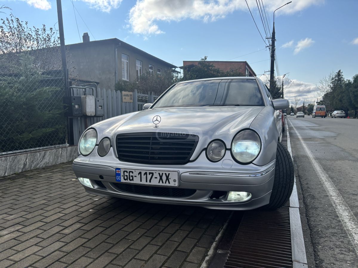 Mercedes-Benz E 320