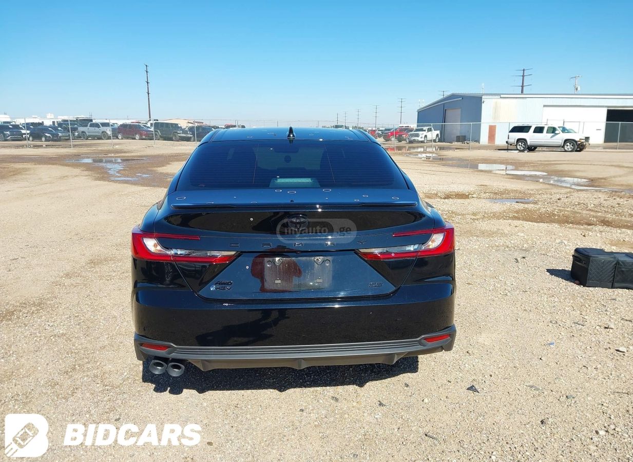 Toyota Camry 2024 — photo 2