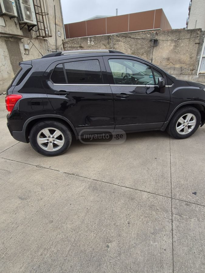 Chevrolet Trax 2018 — photo 2