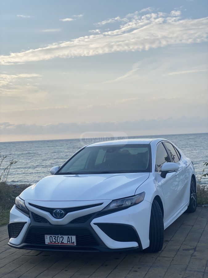 Toyota Camry 2022 — photo 2
