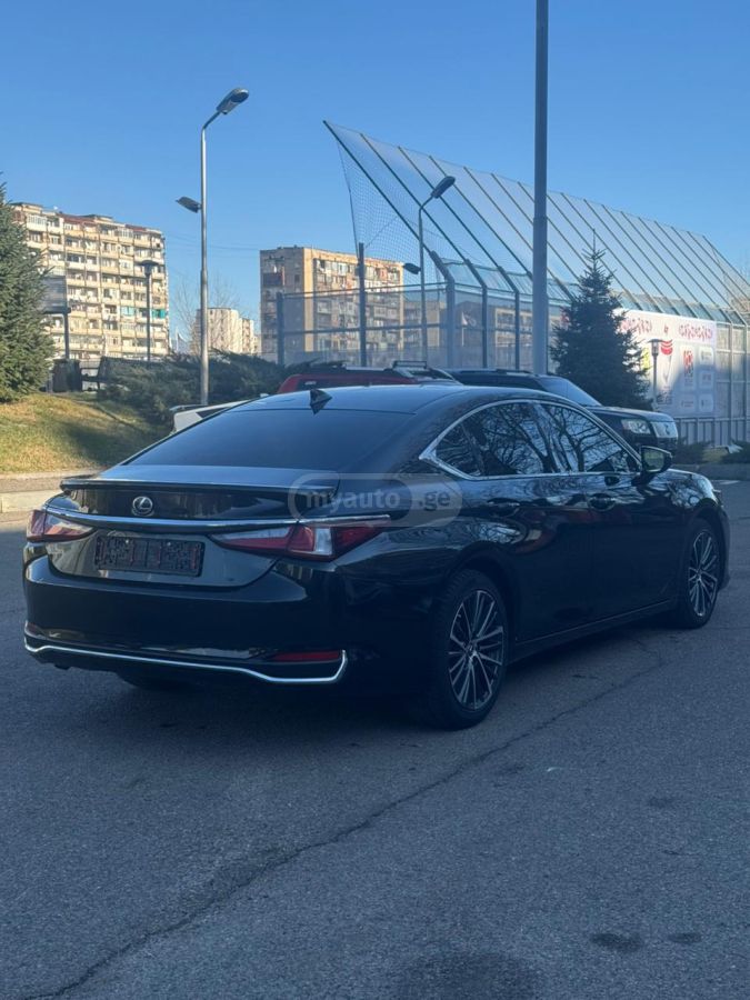 Lexus ES 300 2022 — photo 2