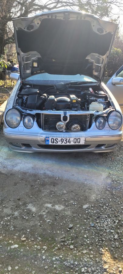 Mercedes-Benz E 320