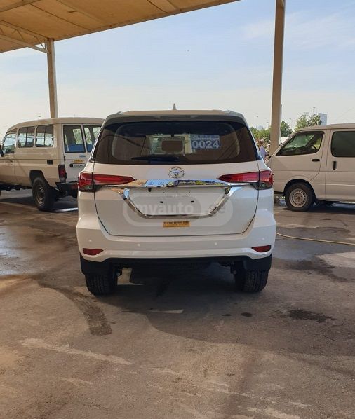 Toyota Fortuner 2024 — photo 2