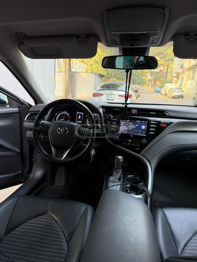 Toyota Camry 2020 — photo 2