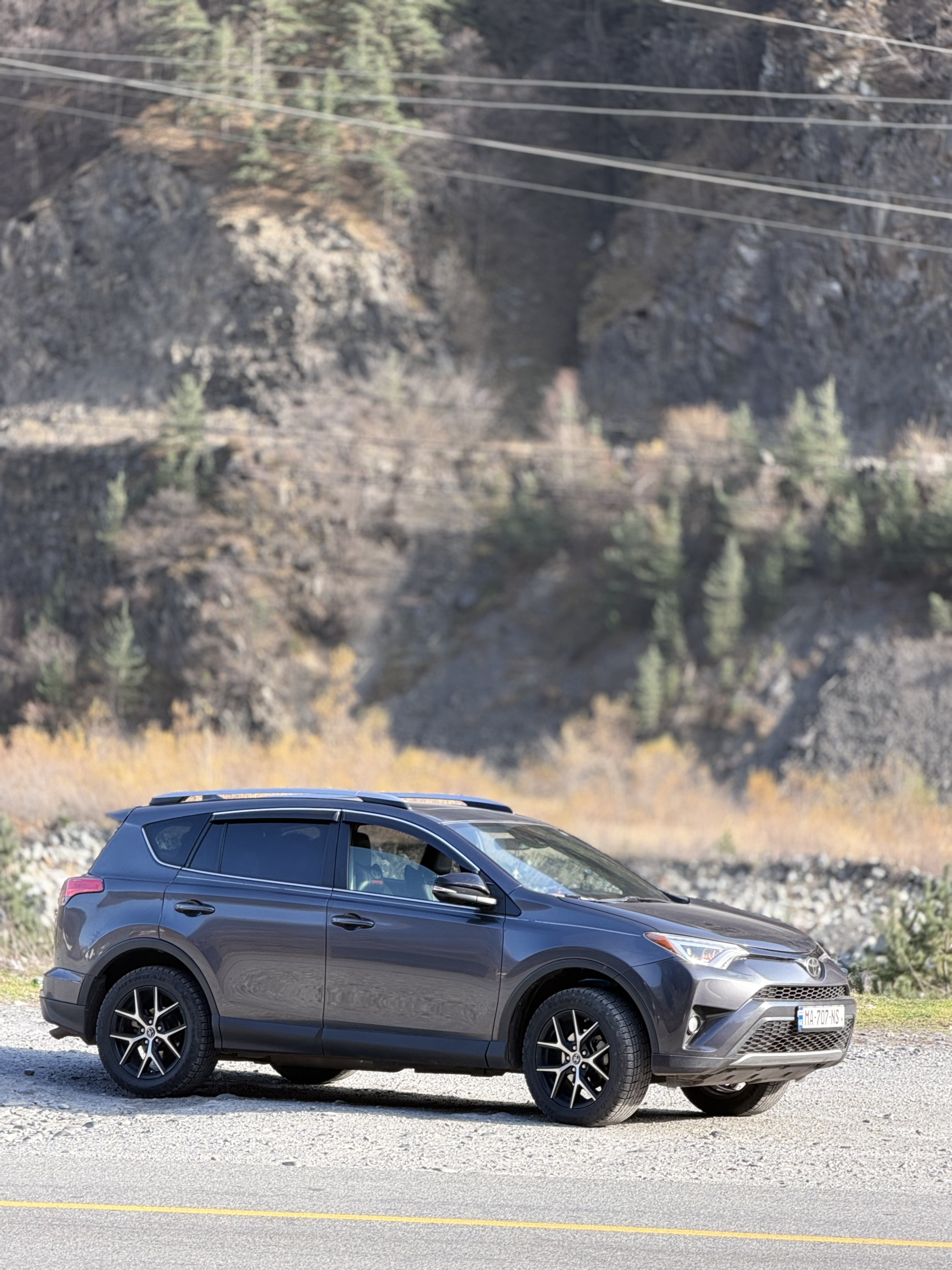 Toyota RAV4 2018 — photo 2