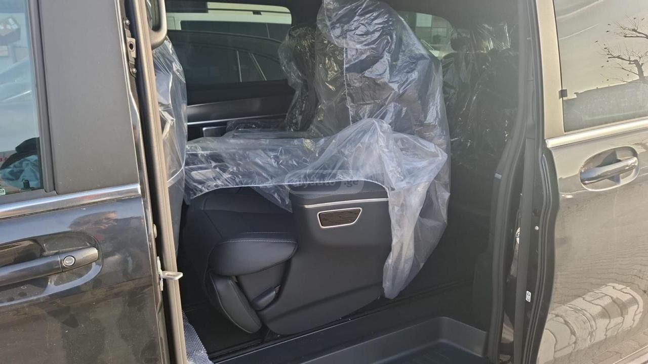 Mercedes-Benz Viano 2025 — photo 2