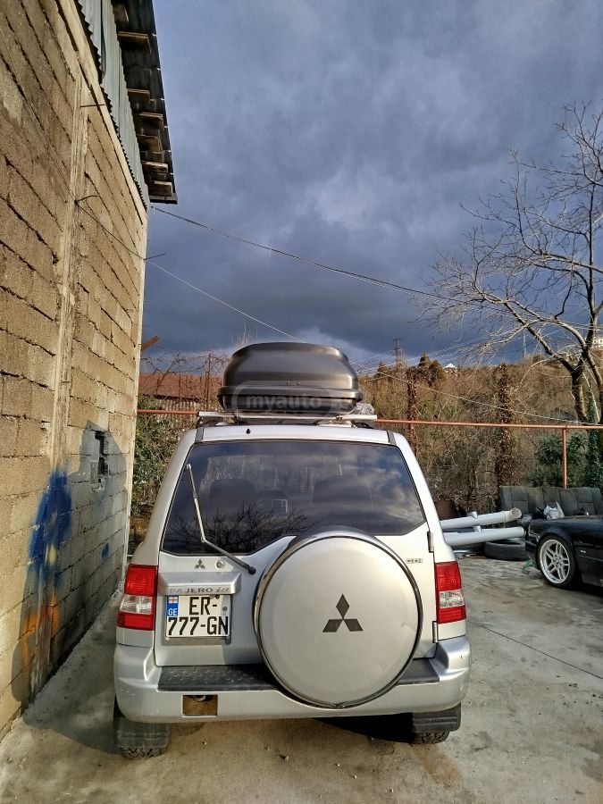 Mitsubishi Pajero IO 2004 — photo 2