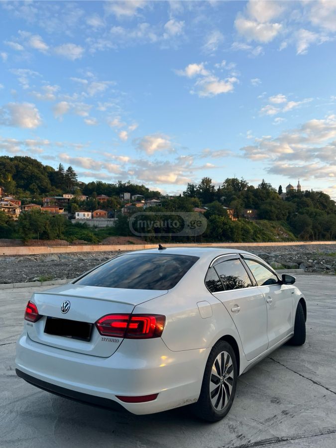 Volkswagen Jetta 2014 — photo 2