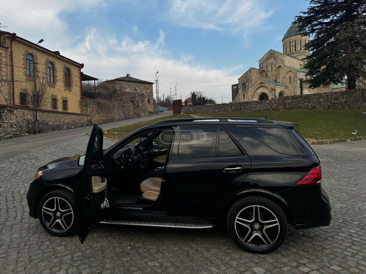 Mercedes-Benz GLE 400 2016 — photo 2