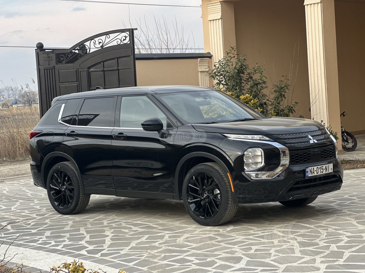 Mitsubishi Outlander 2021 — photo 2