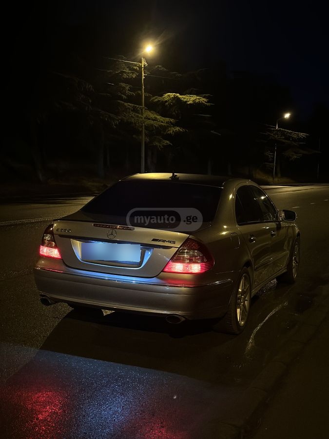 Mercedes-Benz E 550 2006 — photo 2