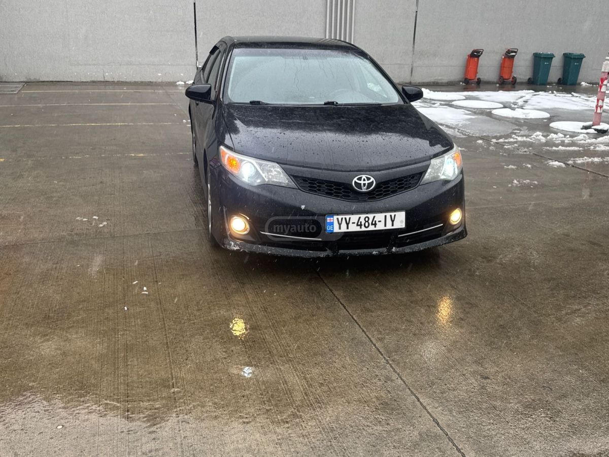 Toyota Camry 2013 — photo 2