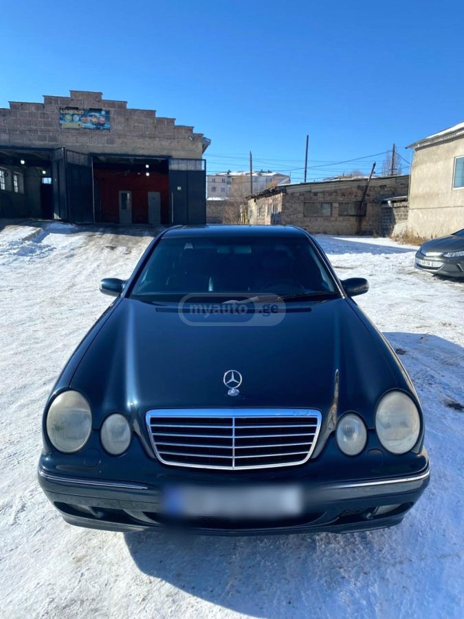 Mercedes-Benz E 320