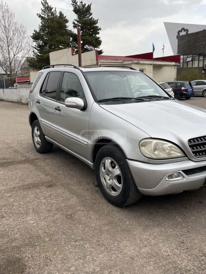 Mercedes-Benz ML 320 2003 — photo 2