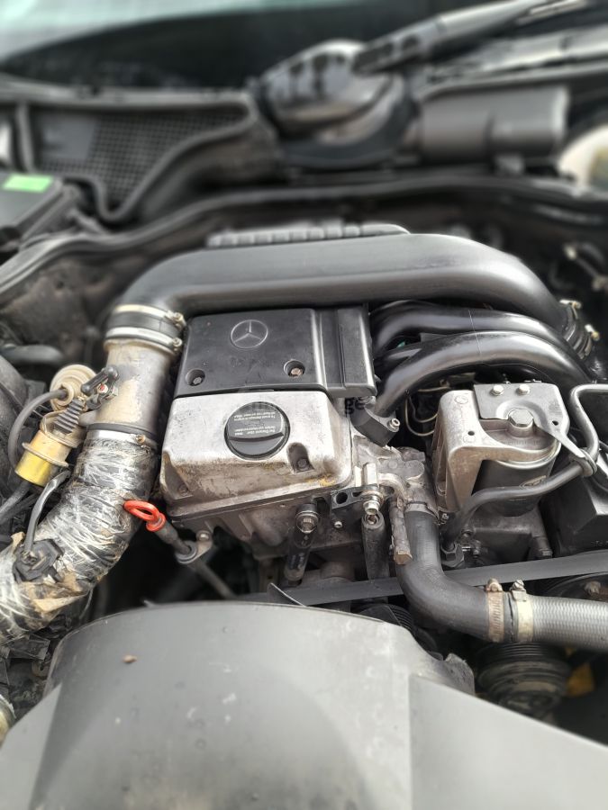 Mercedes-Benz E 210