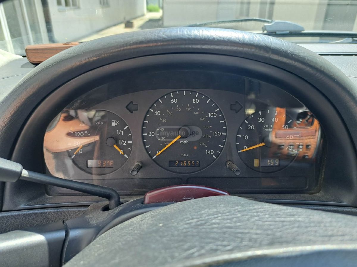 Mercedes-Benz ML 320 2001 — photo 2