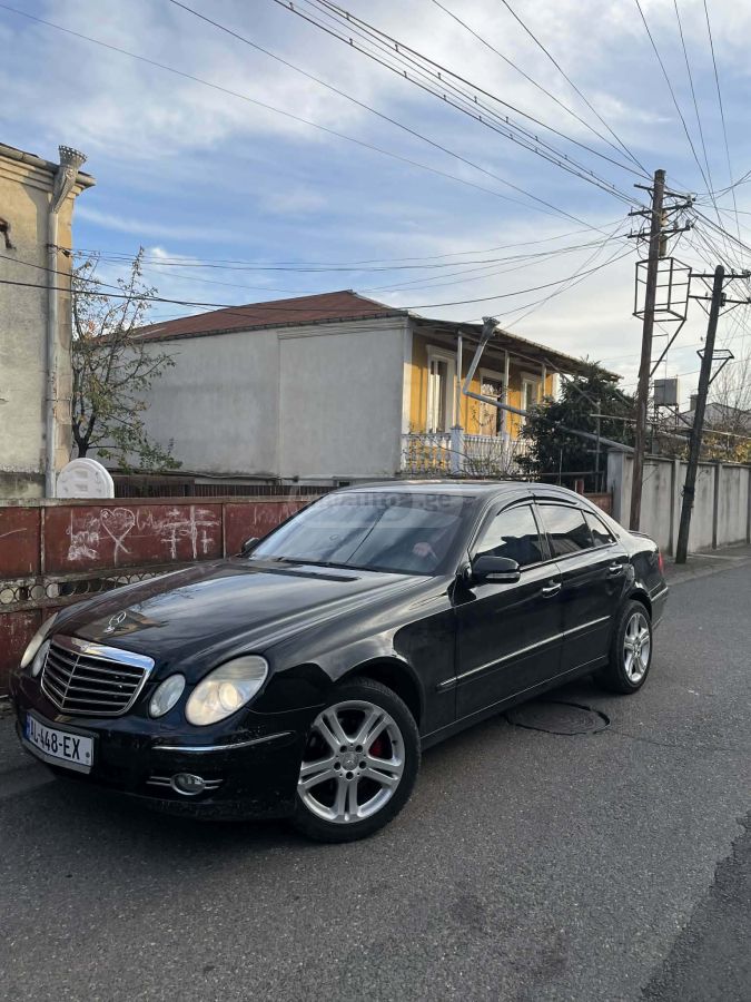 Mercedes-Benz E 300 2009 — photo 2