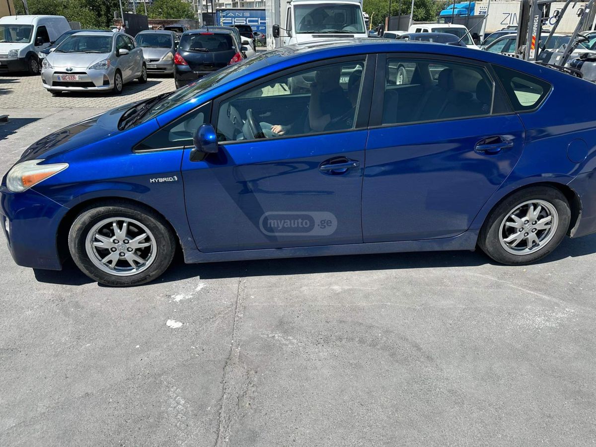 Toyota Prius 2011 — photo 2